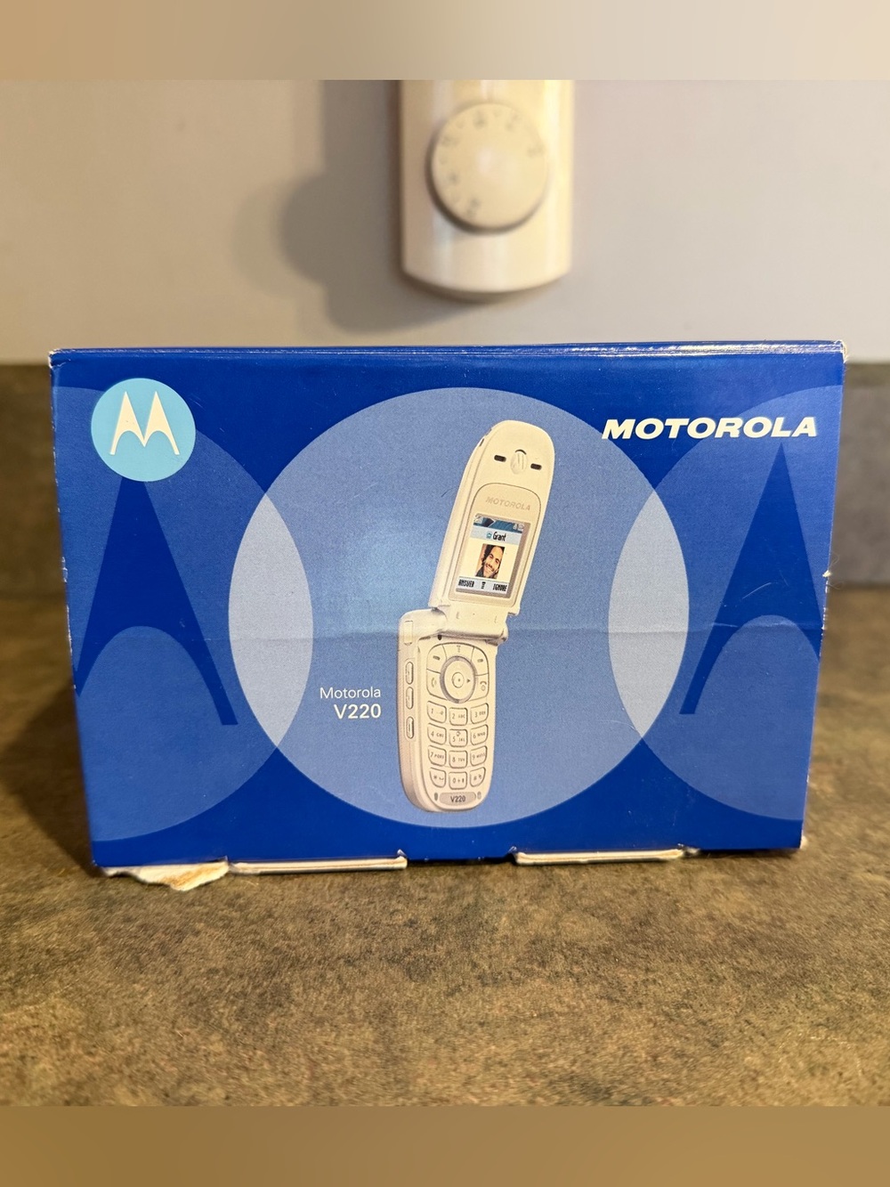 Vintage 2004 Motorola flip phone